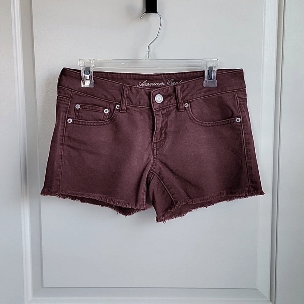 ❄️ ✅️ American Eagle Maroon Shorts